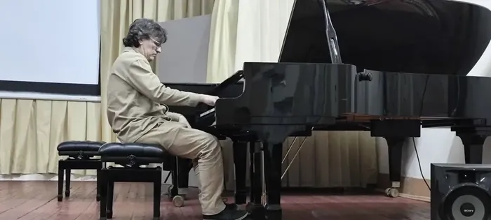 565e337e-4584-4e86-9ade-e9022f4aff23